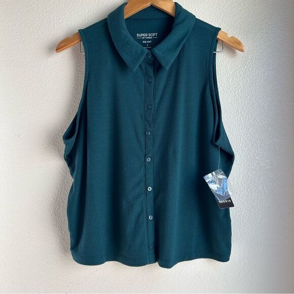 NWT Torrid | Fitted Super Soft Rib V-Neck Collared Button-Up Crop Tank - Picture 4 of 8